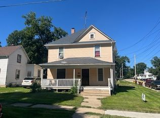 1002 S Oak Ave, Freeport, IL 61032