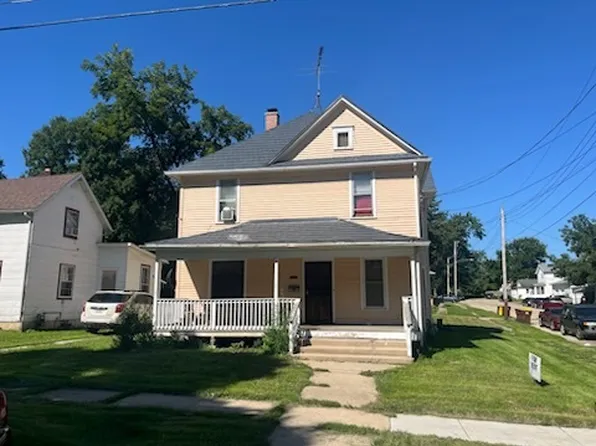 1002 S Oak Ave, Freeport, IL 61032