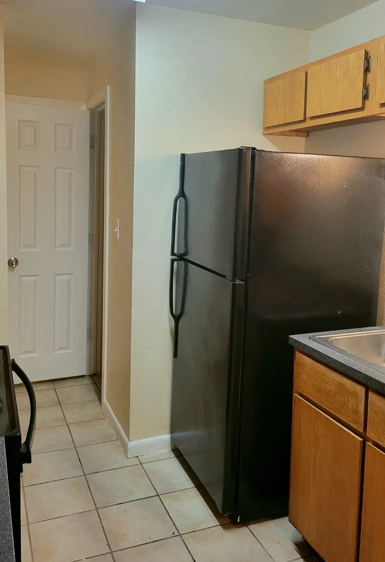 2 bed, 1.5 bath, 975 sqft, $700 — Photo 4