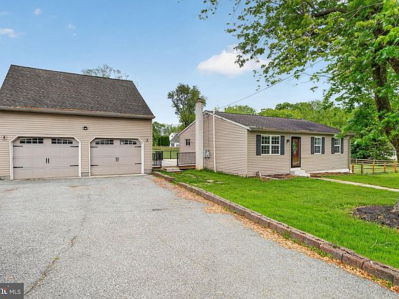 2nd image of 388 Hipkins Rd