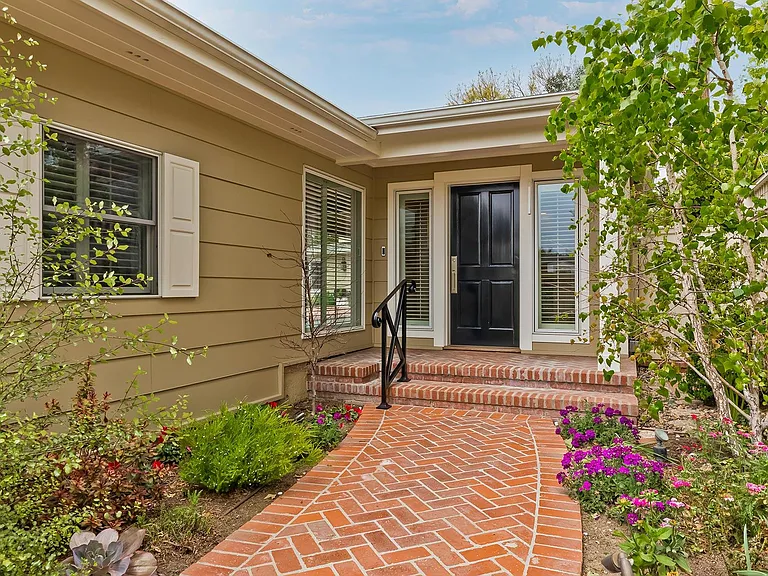 4211 Toluca Lake Ave — Photo 5