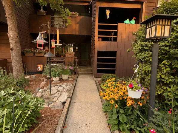 205 E Jolly Rd #12, Lansing, MI 48910
