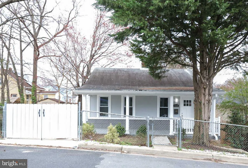 904 Elfin Ave photo 1