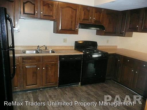 4th image of 6824 N Parkwood Dr