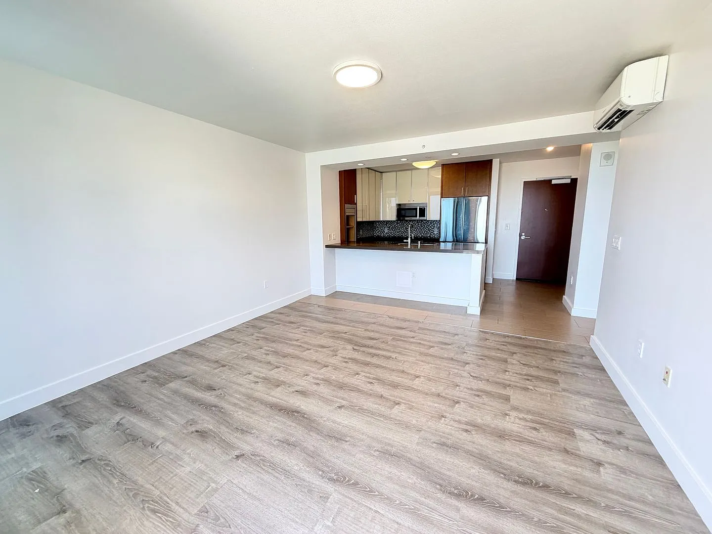 The Collection 600 Ala Moana Blvd #1103 1BR/1BA with Ocean & Mountain Views — Photo 3