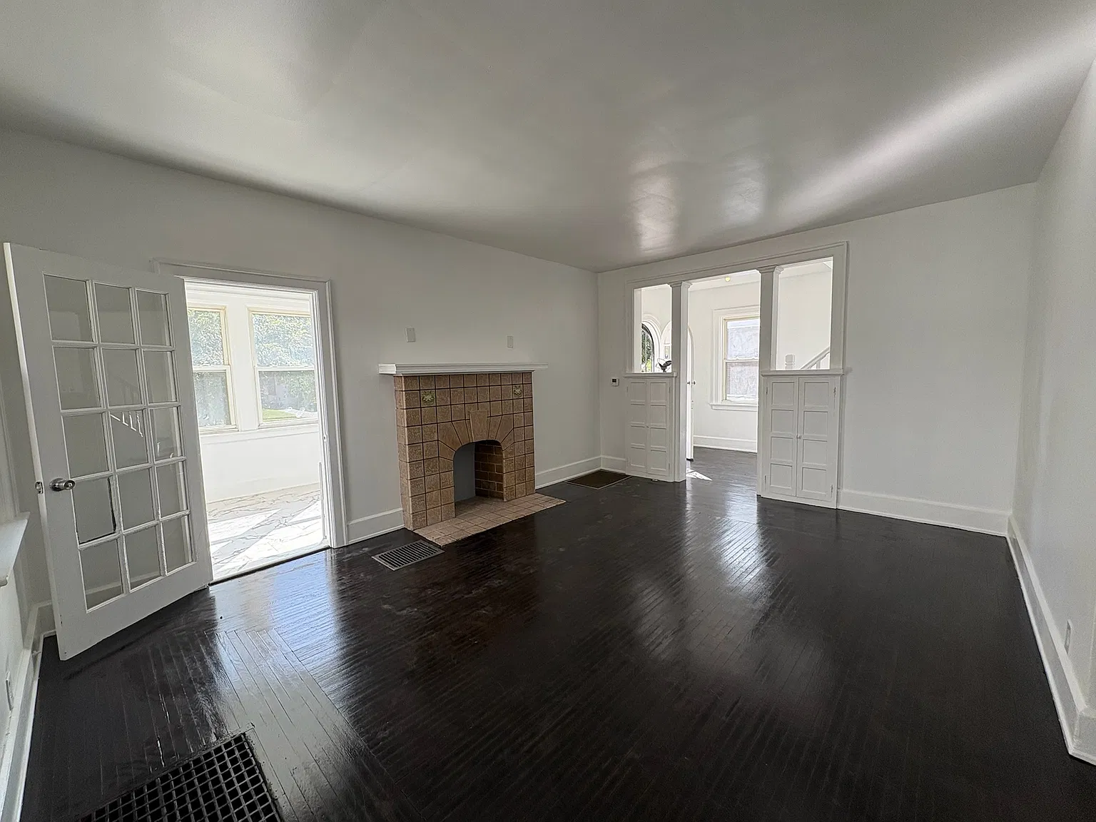 3 bed, 1.5 bath, 1965 sqft, $1,900 — Photo 2