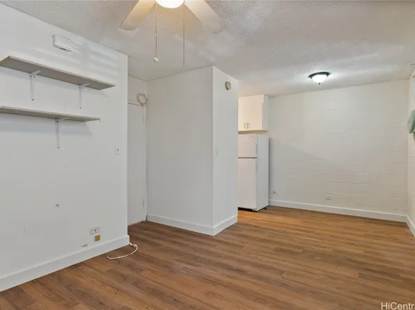 1120 Hassinger St APT 202, Honolulu, HI 96822