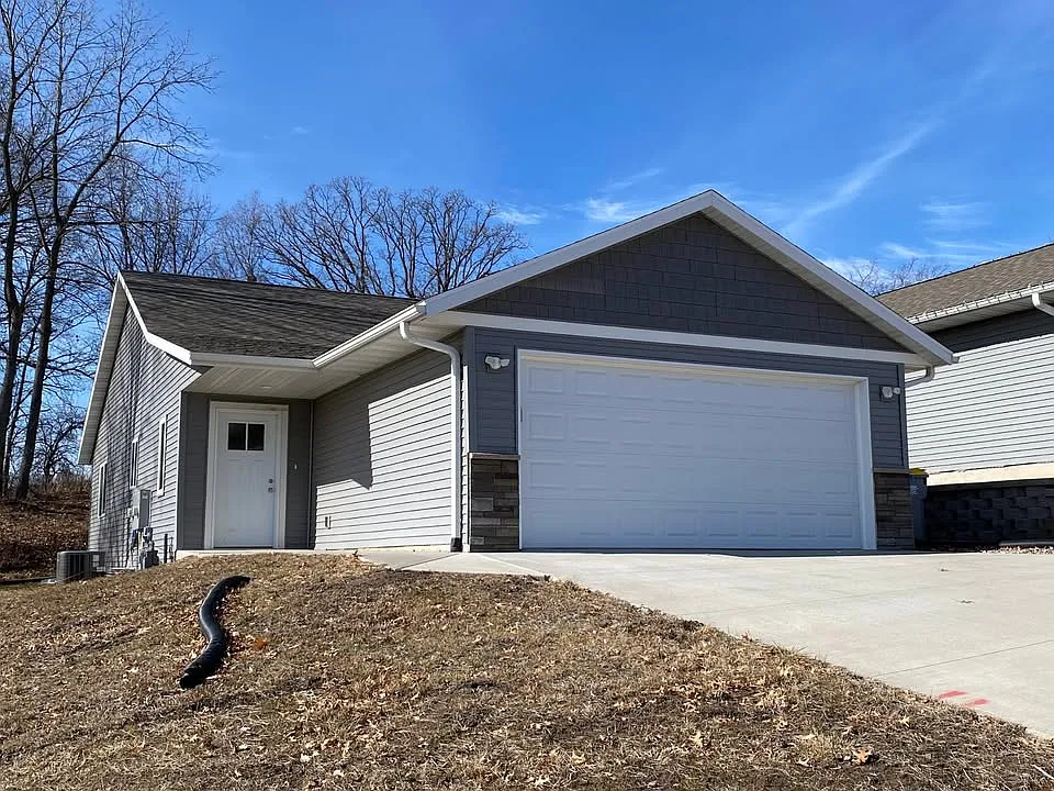 3 bed, 2250 sqft, $2,350 — Photo 1