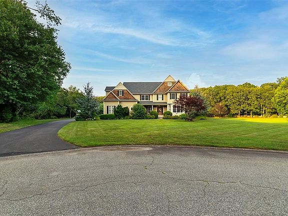 2nd image of 311 Finch Ln N