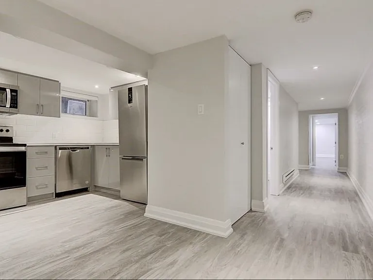 454 Markham St #LOWER — Photo 3