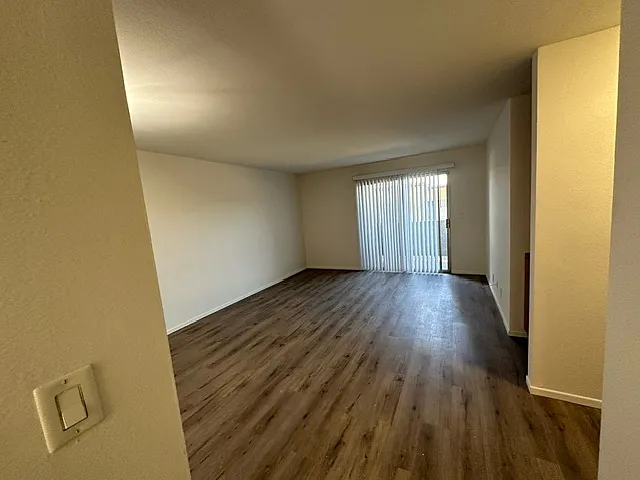 Building Photo - 1069 Raymond Ave #4