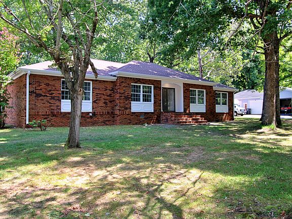 2nd image of 1414 Hillwood Cir