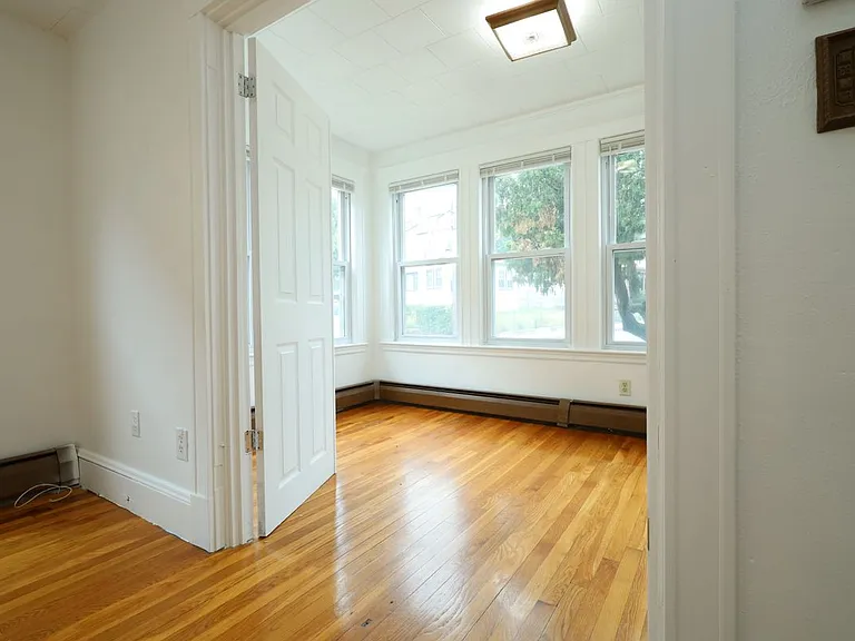 98 Woodside Ave — Photo 13