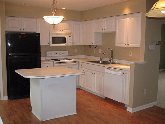 3rd image of 1200 Hunter Ln