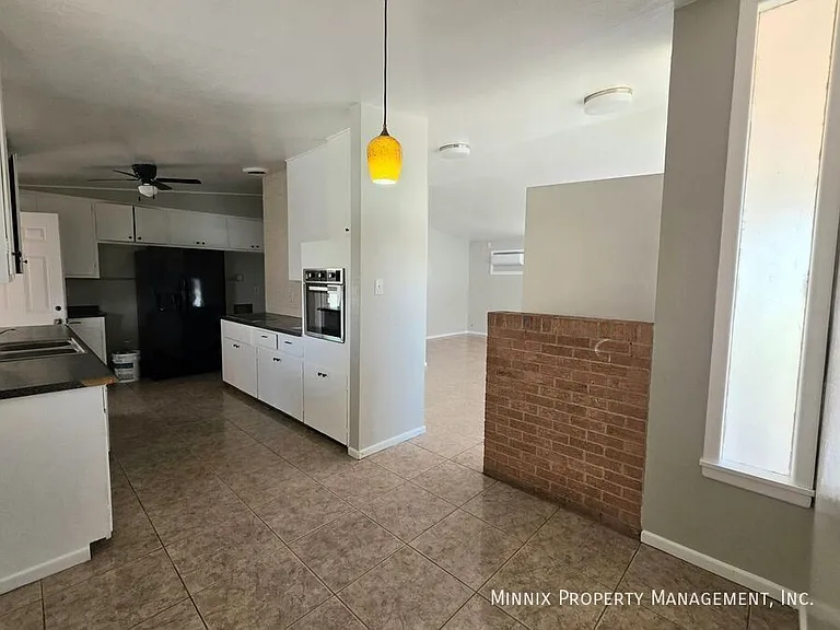 3202 W Illinois Ave — Photo 5