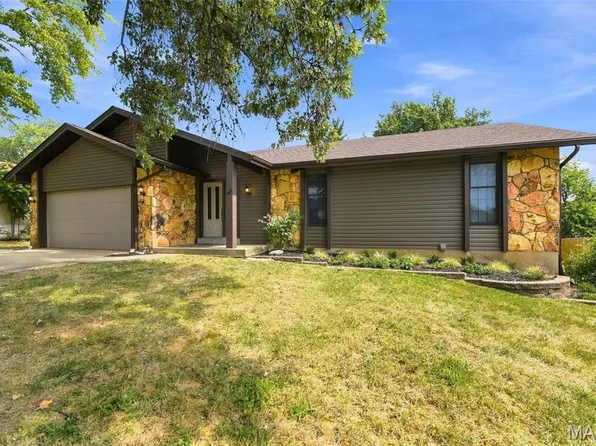 8 Ardwick Dr, Saint Peters, MO 63376