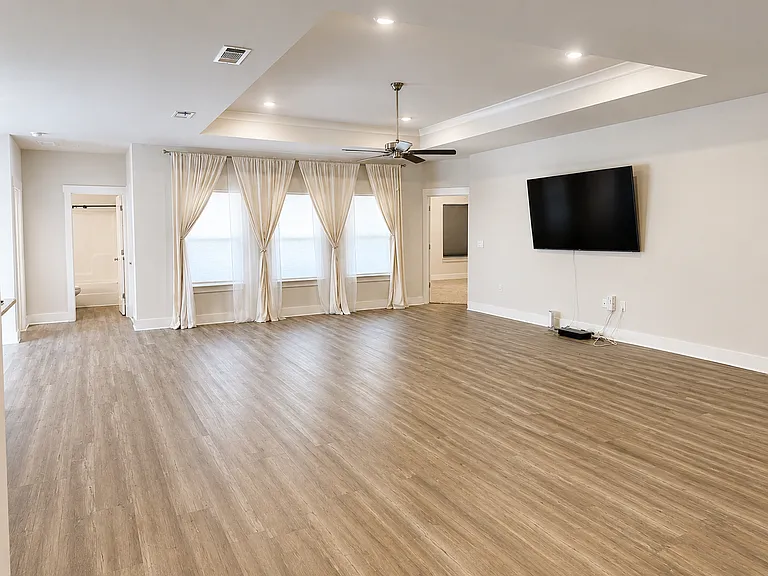734 Quintana St — Photo 4