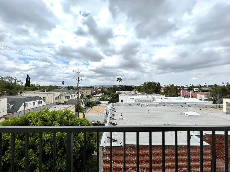 5210 W Olympic Blvd #201 — Photo 15