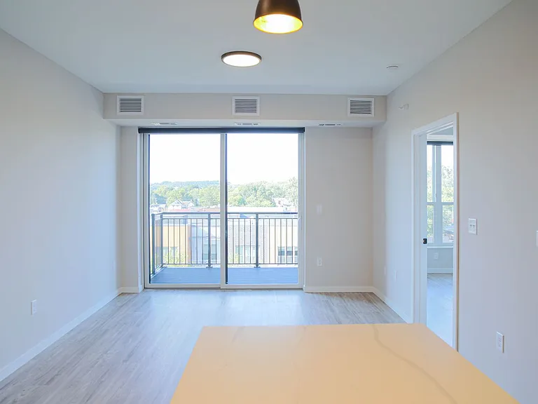 B7 Flats — Photo 84