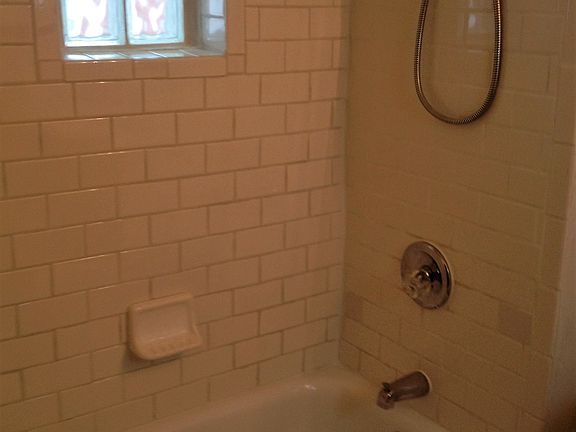3rd image of 1012 Yale Ave