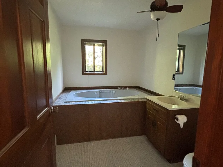 33 Lochview Dr — Photo 5