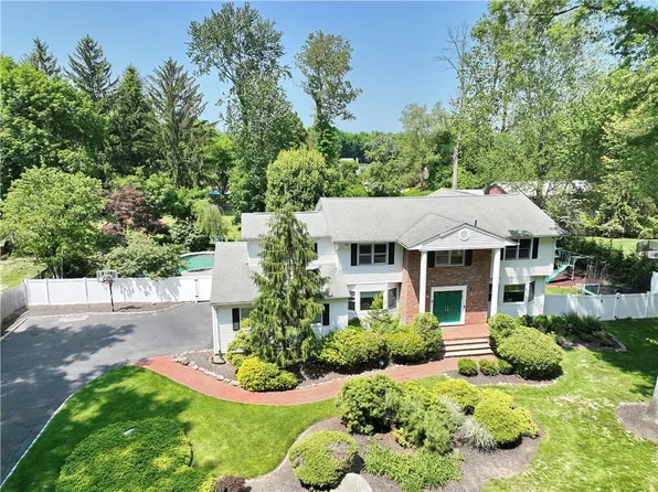 8 Balmoral Drive, New City, NY 10956