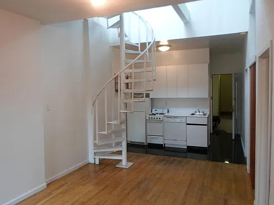 Rented by Sky Management | media 28