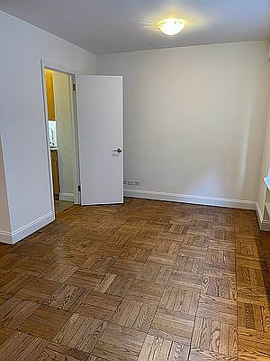 3rd image of 155 E 34th St APT 3S