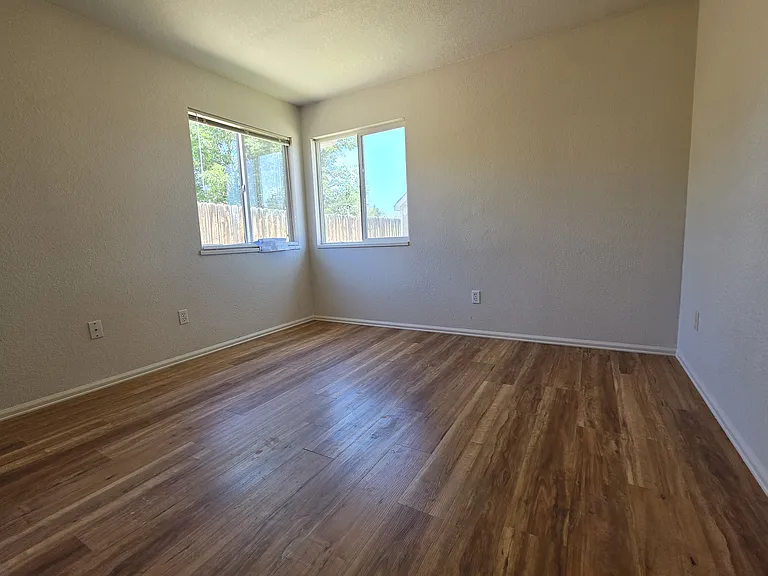 438 Mountainside Ln — Photo 20