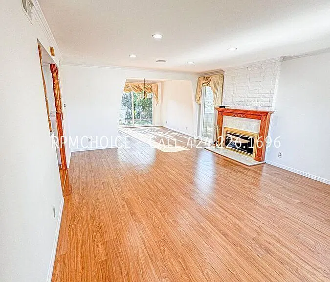 23821 Stanhurst Ave — Photo 9