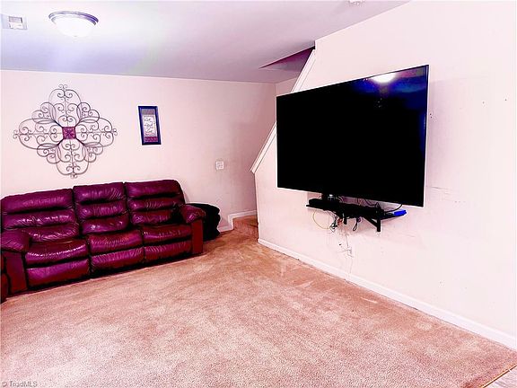 4th image of 622 Bentley Ln