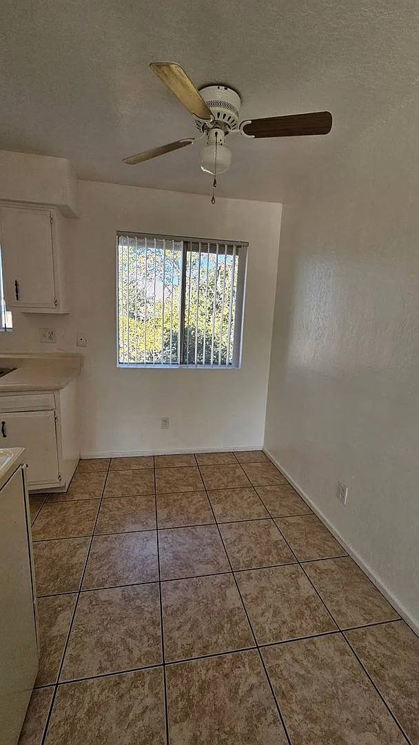 1 Month Free Rent!* 2 Bedroom 1 Bath Apartment Home! — Photo 4