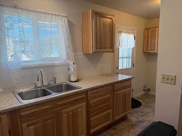 1280 L St — Photo 27