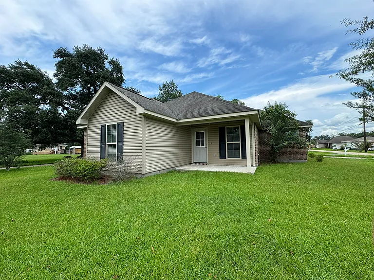 434 S Alexander Ave — Photo 1