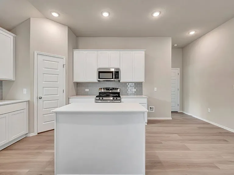 4509 Lava Island Dr — Photo 13