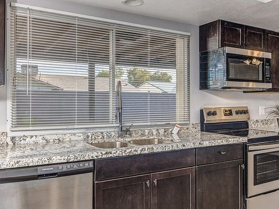 3rd image of 4719 W Paradise Dr