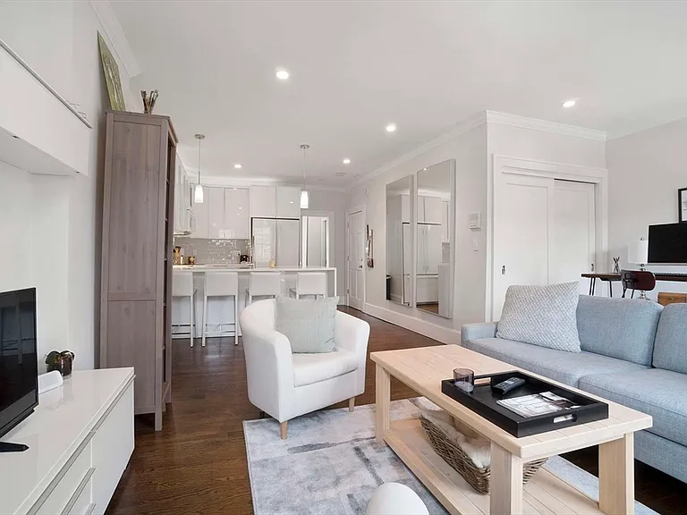 158 W Newton St #2 — Photo 4