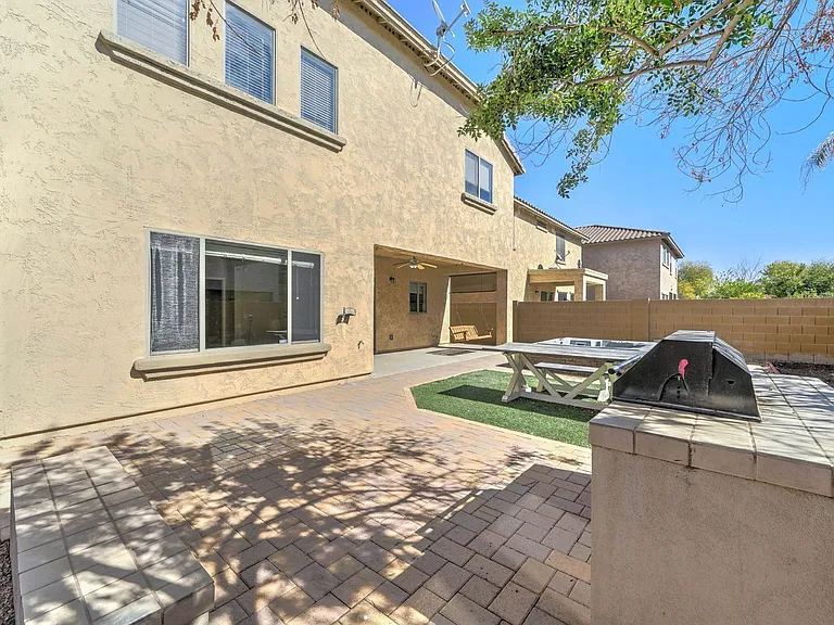 2143 W Marconi Ave — Photo 33