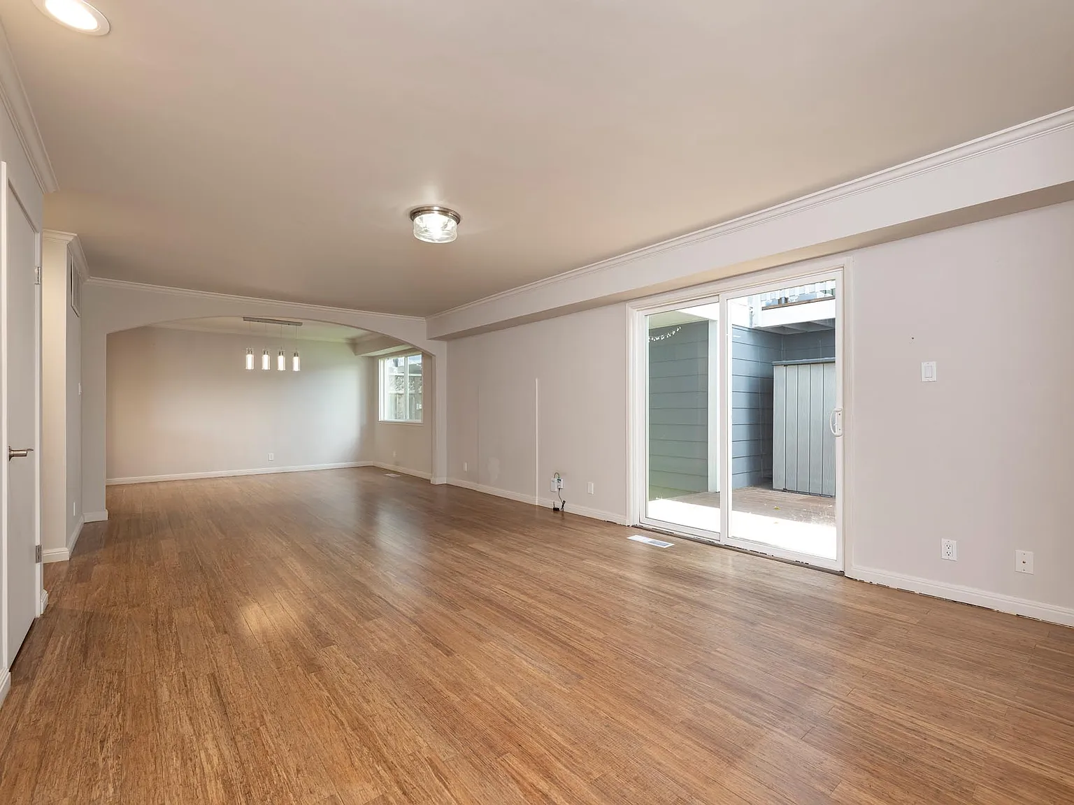 2 bed, 1000 sqft, $6,000 — Photo 2