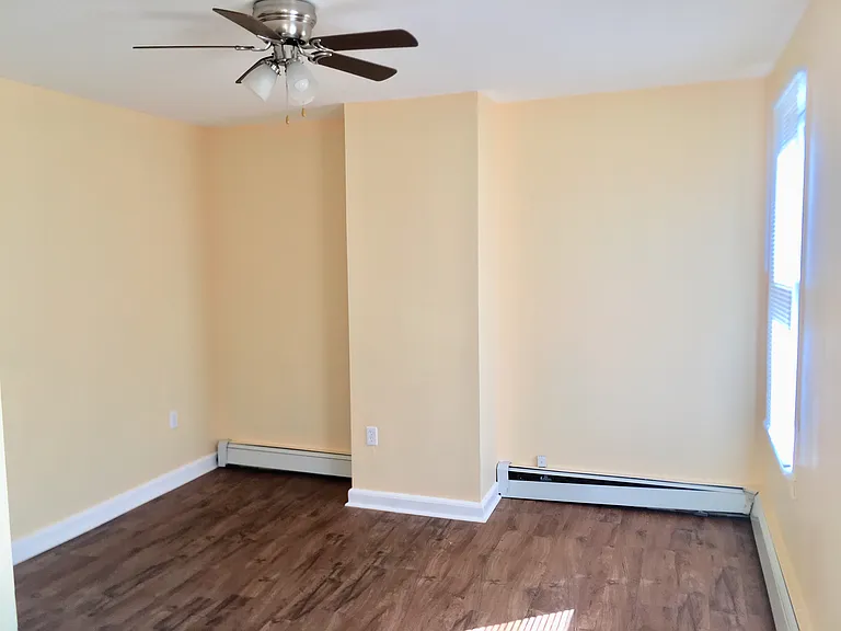 230 Commercial Ave — Photo 3