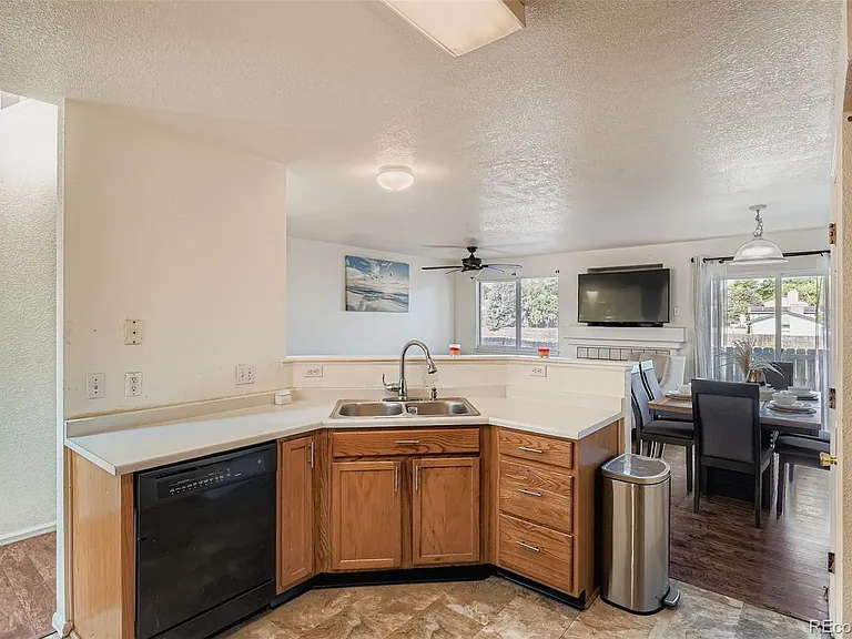 1159 S Waco St #C — Photo 10