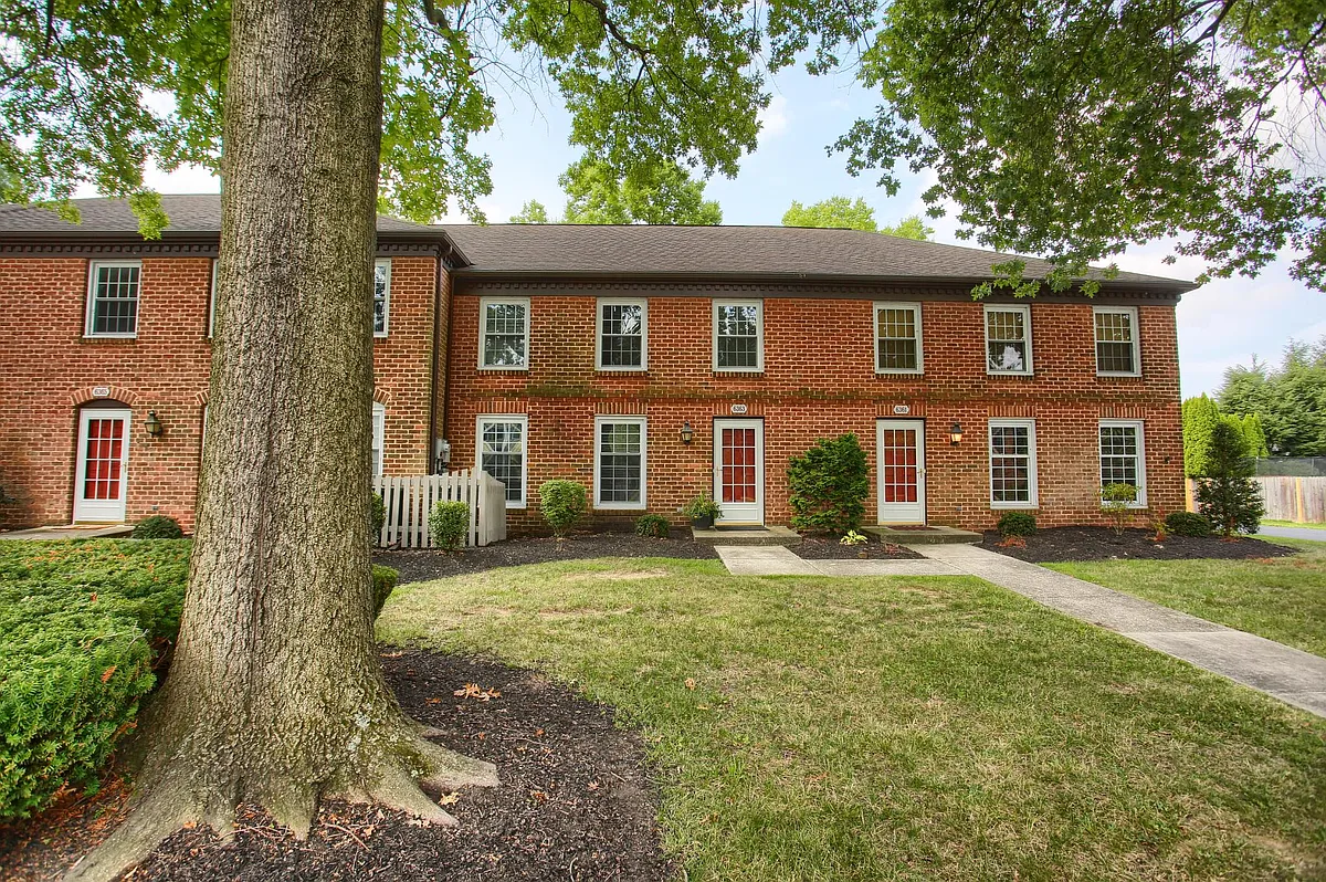 All Brick Townhouse #6363 - 6363 Stephens Xing