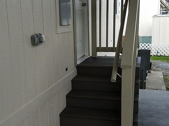 Laundry room entry