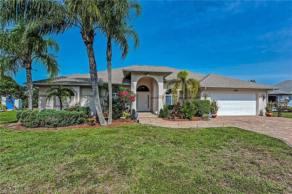 3 bed, 3.0 bath, 2167 sqft, $6,500 — Photo 2
