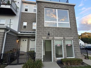 394 Hilton Rd, Ferndale, MI 48220