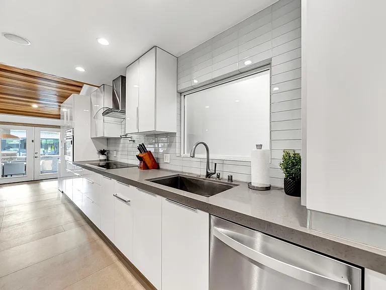 5817 Ranchito Ave — Photo 42