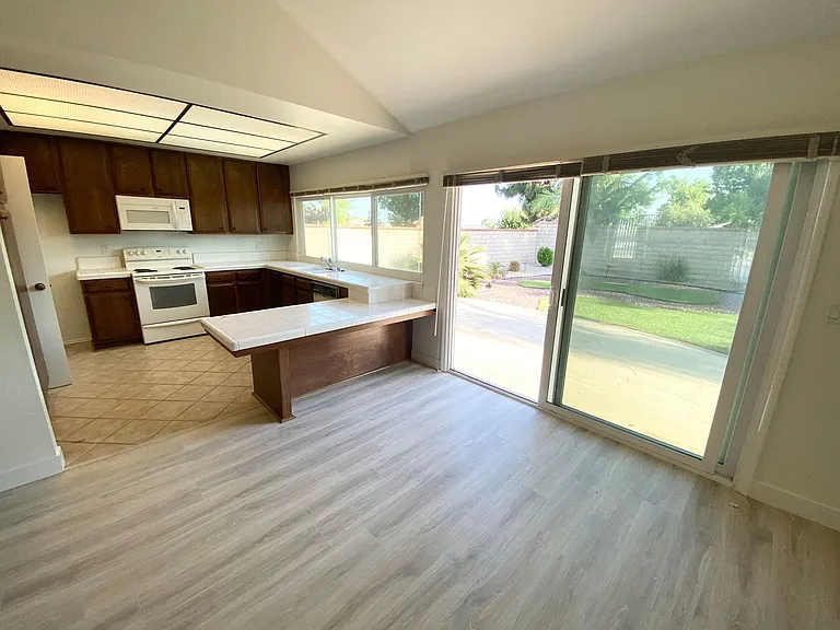 6009 E La Paz Cir — Photo 7