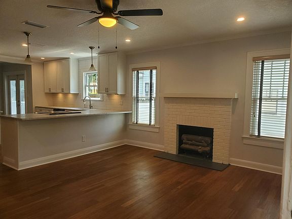 4th image of 816 W Coral St