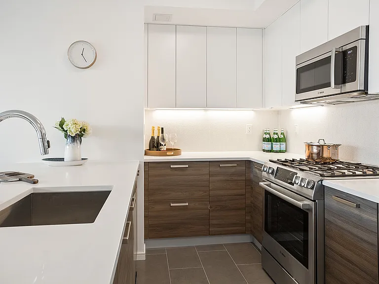 40 Pinehurst Ave #6B — Photo 2