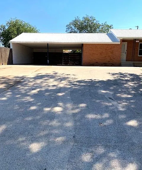 2108 Vine St — Photo 2
